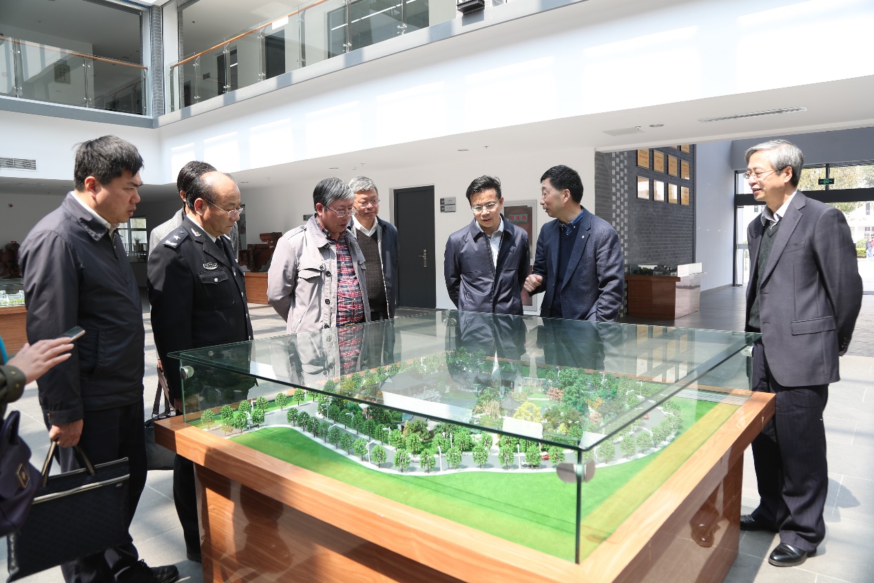http://news.szai.edu.cn/__local/6/73/4F/632913DCCCB59492DFE01CC69B4_F325B4B8_5BE3D.jpg